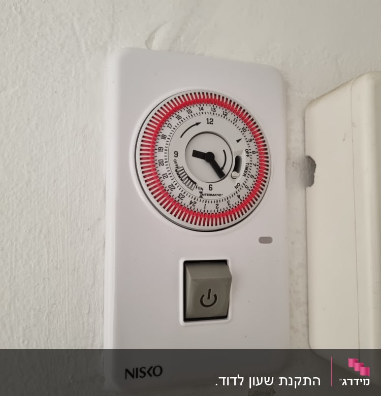 שעון טיימר חשמלי עם כפתור הפעלה